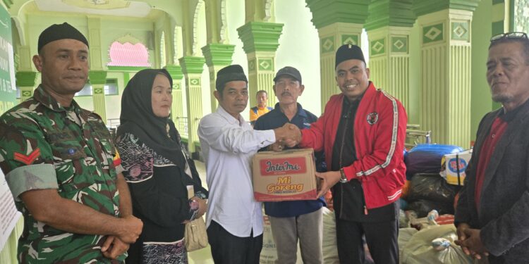 Gus Dayat Ketua PDIP Bungo Salurkan Bantuan Kader PDIP Jambi untuk Korban Bencana di Sumbar