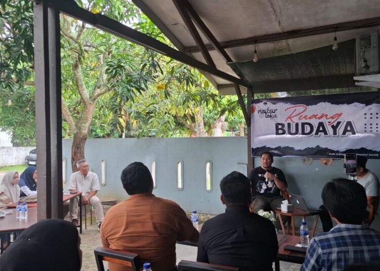 Nalarloka Indonesia Gelar Diskusi Demokrasi Hadirkan Pakar Hukum Tata Negara Feri Amsari